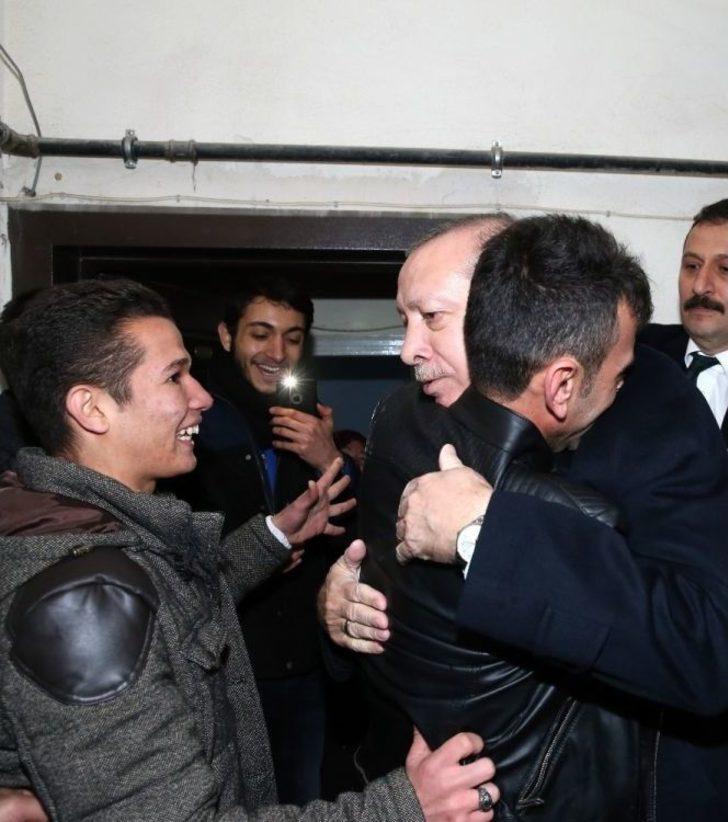 Cumhurbaşkanı Erdoğan, Gurbetçi Aileyi Evinde Ziyaret Etti G5