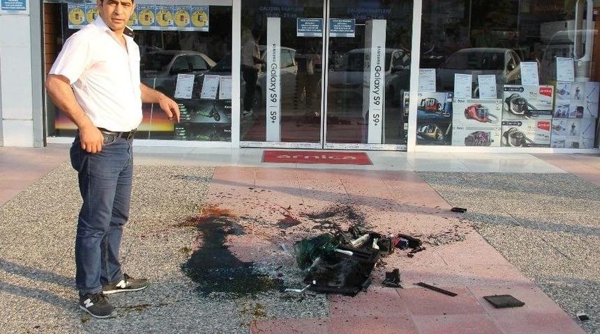 (&ouml;zel) Yetkili Servise Kızıp Mağaza &Ouml;n&uuml;nde Yazıcısını Par&ccedil;aladı