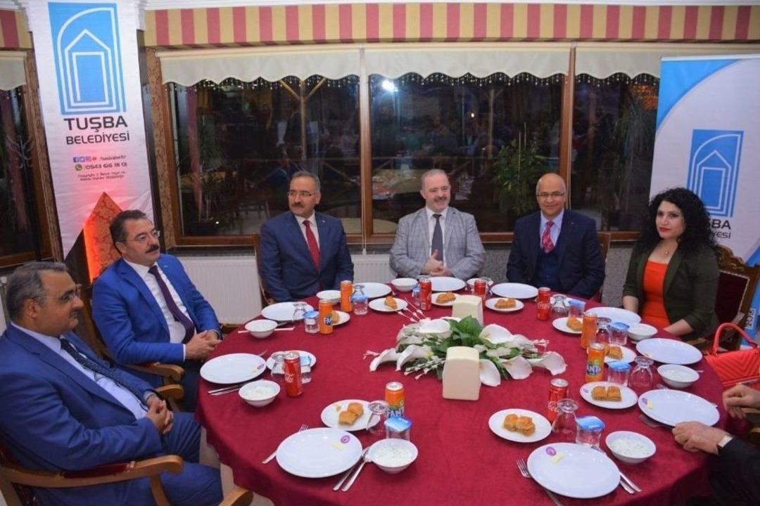 Başkan &Ouml;zg&ouml;k&ccedil;e, Tuşba&rsquo;daki Polislerle Bir Araya Geldi