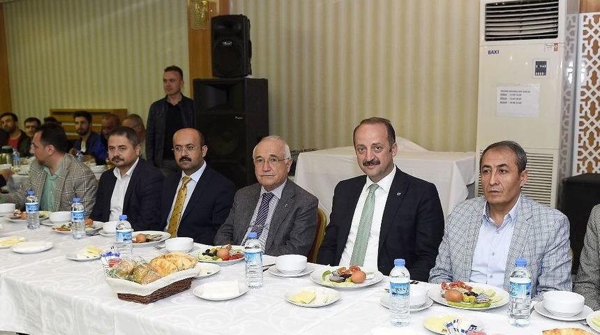 Cemil &Ccedil;i&ccedil;ek Sahurda Mamak&rsquo;a Konuk Oldu