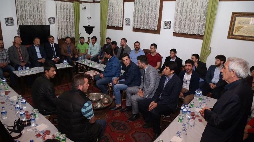 Başkan Aktaş&rsquo;tan Gen&ccedil;lere Hayat Dersi