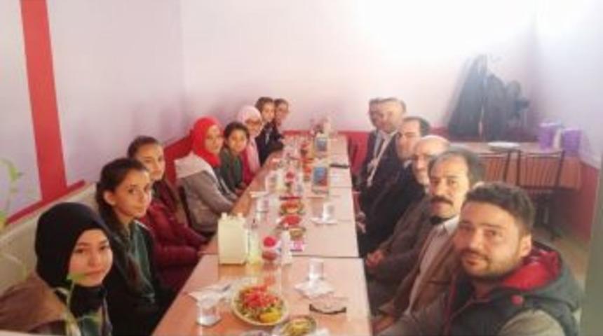 M&uuml;d&uuml;r Cebeci&rsquo;den Başarılı Bocce Takımına Yemek &Ouml;d&uuml;l&uuml;