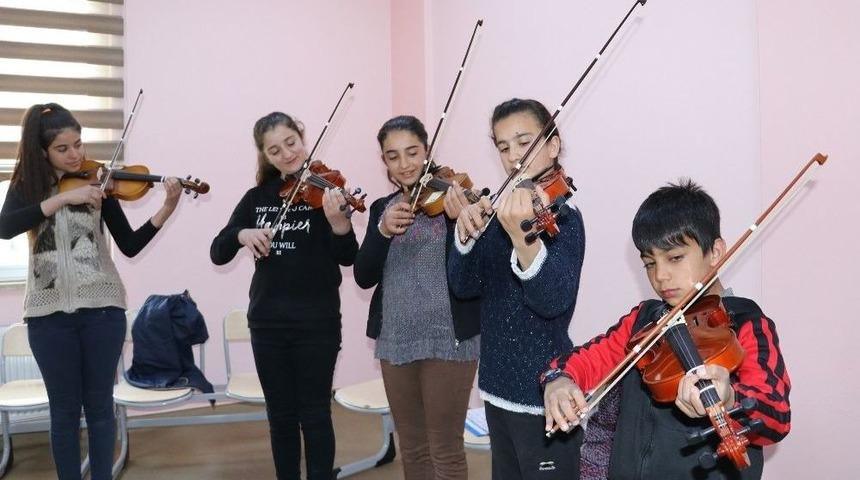 (&ouml;zel Haber) Minik Elleriyle Sanat &Ouml;ğreniyorlar