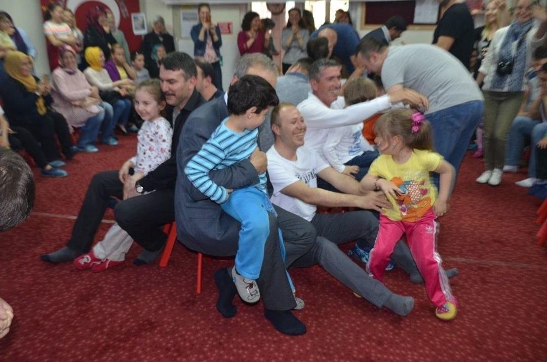 Babalar Yarıştı, &Ccedil;ocuklar Eğlendi, Anneler Alkışladı