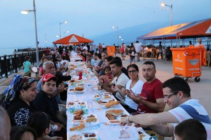 Hatay’da Her Gün Bin 500 Kişi İftara Koşuyor G5