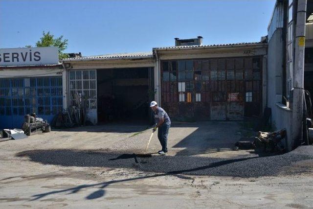 Gediz’de Asfalt Bakım Ve Onarım Çalışması