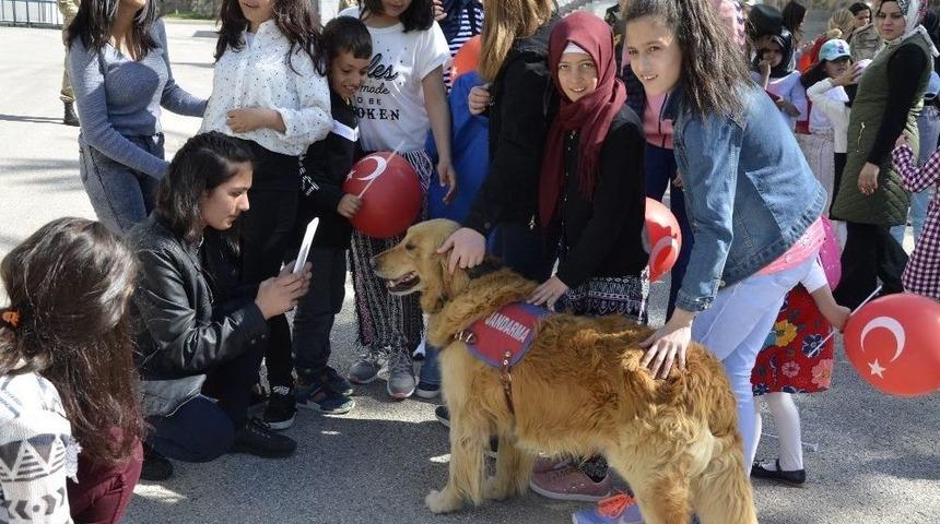 Jandarmadan Çocuklara Anlamlı Jest