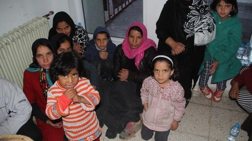 Yurda Ka&ccedil;ak Giren Afganlara Mehmet&ccedil;ik Şefkati