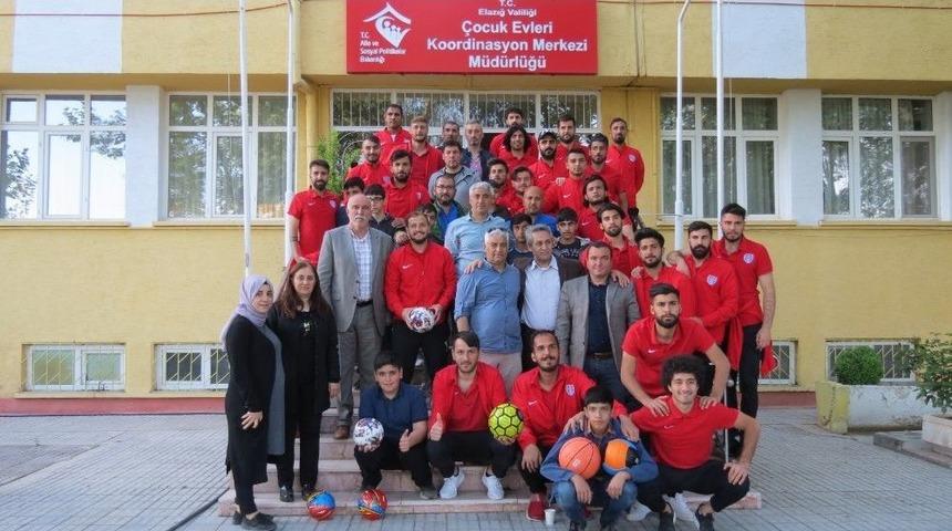 Futbolcular, Kimsesiz &Ccedil;ocukları Mutlu Etti