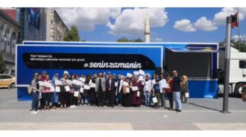 T&uuml;rk Telekom&rsquo;un Teknoloji Seferberliği Projesi Kırşehirli Kadınlarla Buluştu
