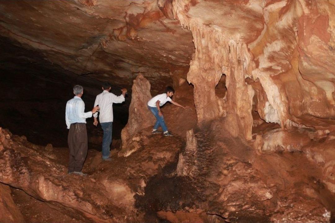 (&ouml;zel) 3 Arkadaş Yarasa Mağarasını Keşfetti