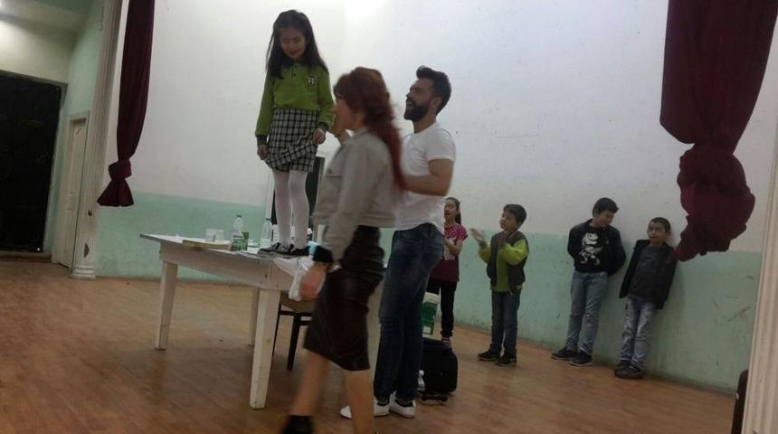 Şaphane&rsquo;de &rsquo;&rsquo;mucit Abla&rsquo;&rsquo; Miniklere Bilimi Sevdirdi