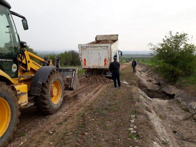 İnönü Belediyesi Ve Sulama Birliği Çiftçinin Yanında