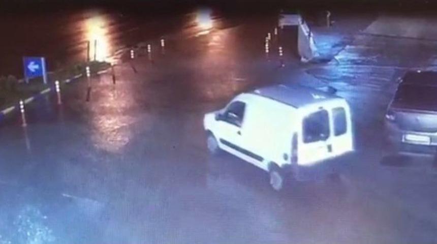 (&ouml;zel Haber) El Frenini &Ccedil;ekilmeyen Aracının E-5&rsquo;e U&ccedil;ması Kamerada