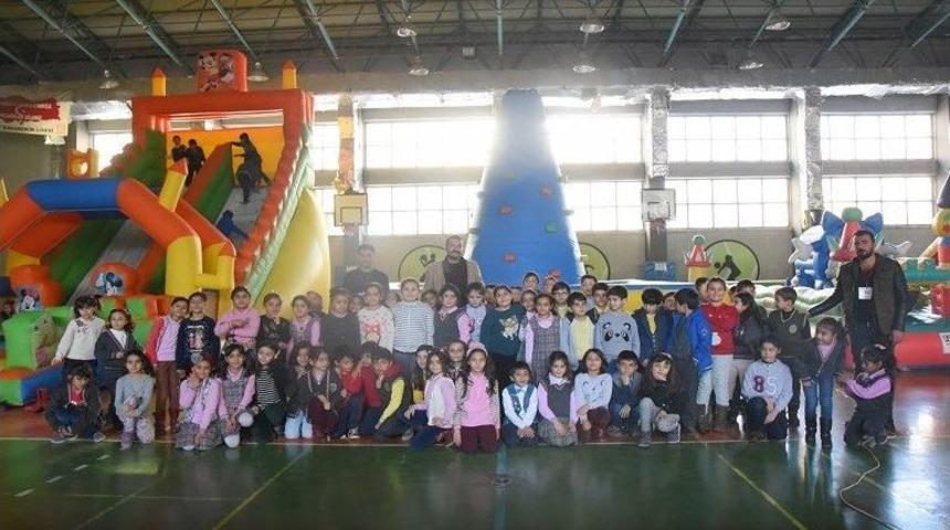 İpekyolu Belediyesinden Şişme Oyun Parkı Hizmeti