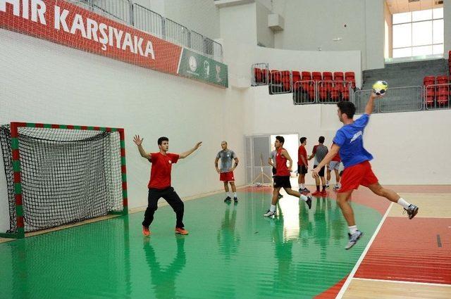 Karşıyaka’dan Hentbolda Çifte Kupa