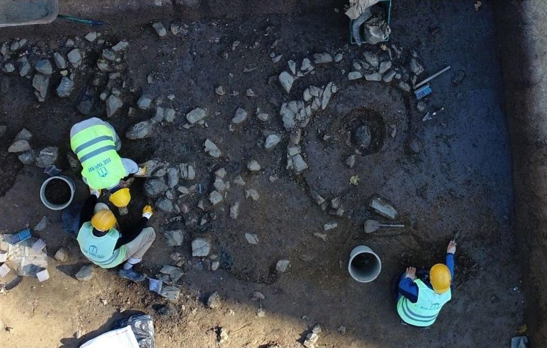 (&ouml;zel) Beşiktaş&rsquo;ta Bulunan 3 Bin 500 Yıllık Mezarlıklar Havadan G&ouml;r&uuml;nt&uuml;lendi