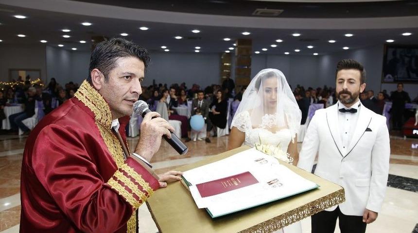 D&ouml;şemealtı Belediyesi Bu Yıl 372 &Ccedil;ifte Nikah Kıydı