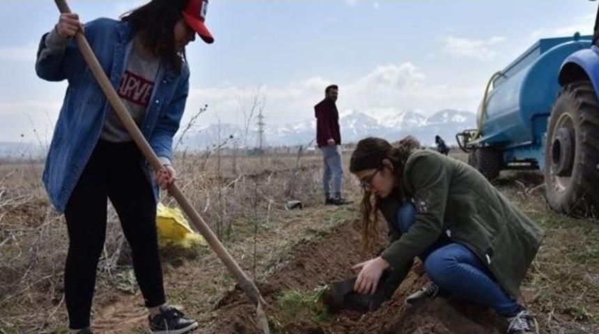 Et&uuml;&rsquo;den Mezun Olacak &Ouml;ğrencilere Hatıra Ormanı