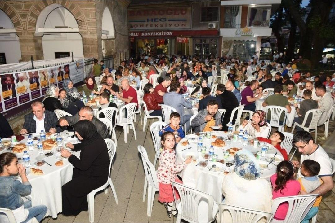 İshakpaşa Meydanı&rsquo;nda Anlamlı İftar