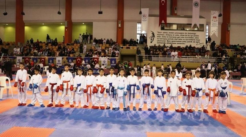 Karateciler 23 Nisan Coşkusu Yaşattı