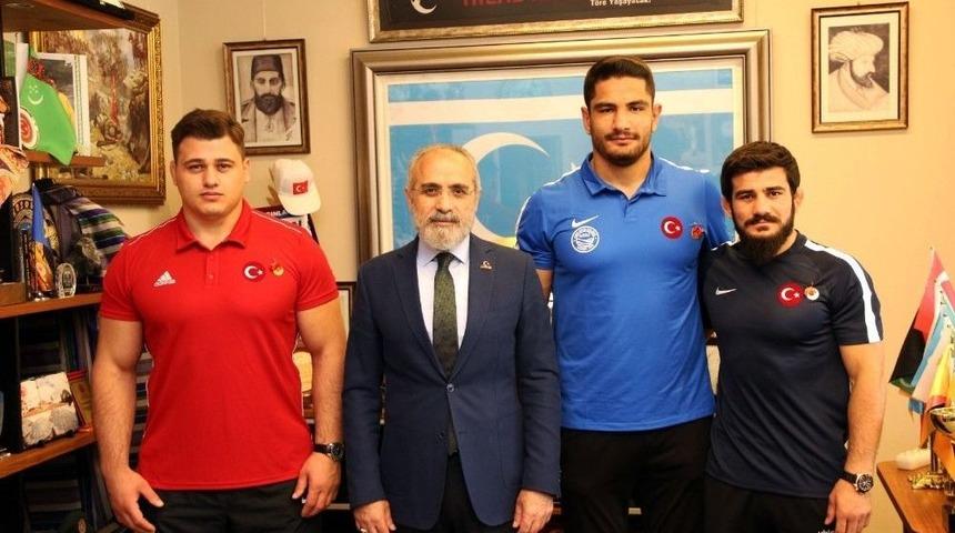 Cumhurbaşkanı Başdanışmanı Top&ccedil;u Milli G&uuml;reş&ccedil;ileri Kabul Etti