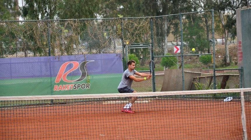 Adana&rsquo;da B&uuml;y&uuml;kler Tenis T&uuml;rkiye Şampiyonası Başladı