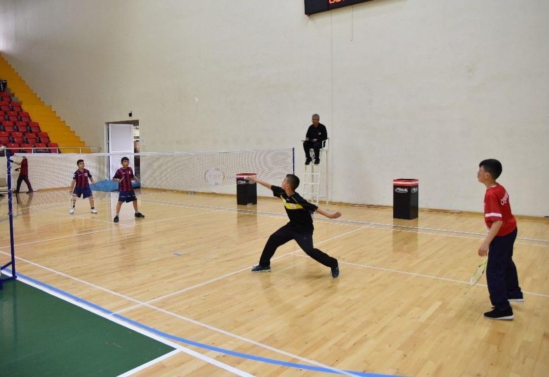 Badminton Grup M&uuml;sabakaları Başladı