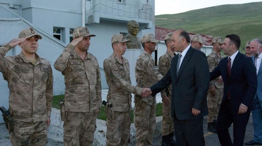 Vali Azizoğlu Mehmetçikle Birlikte İftar Açtı