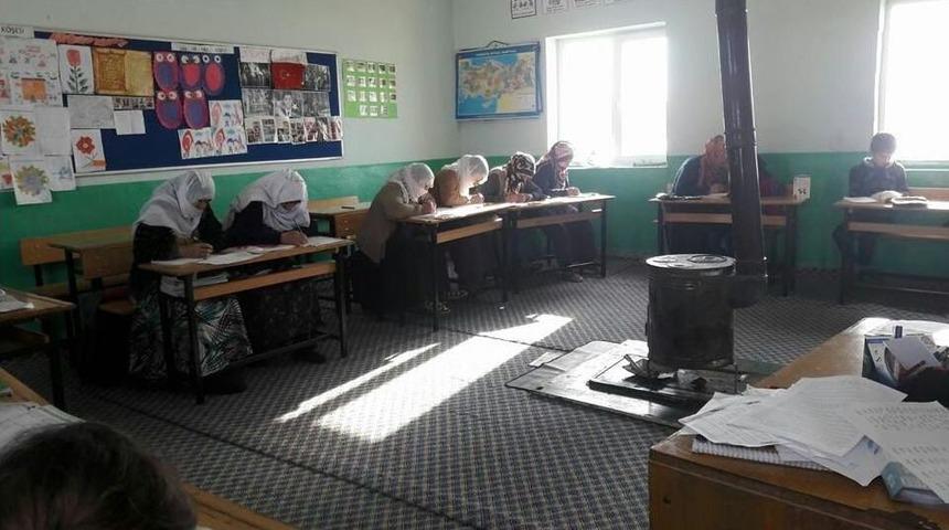 87 Yaşında Okuma Yazma &Ouml;ğreniyor