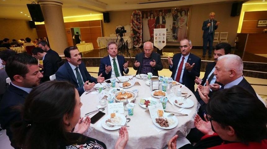 Başkan Yaşar Egem Platformu Üyelerini İftarda Ağırladı