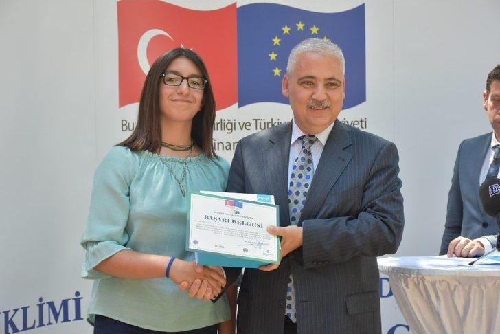 Resim-afiş Yarışmasının Ödülleri Sahiplerini Buldu G2