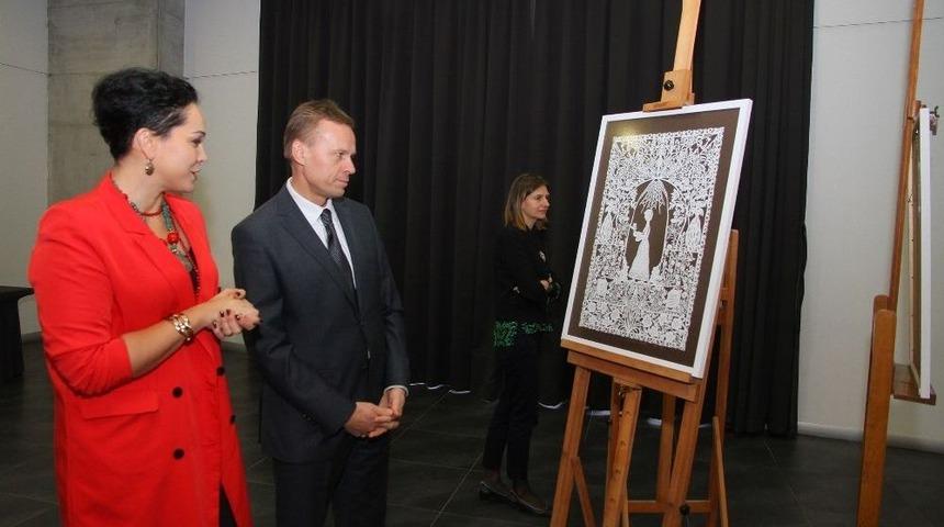 Kağıdın Sanata D&ouml;n&uuml;ş&uuml;m&uuml; İzmir Ekonomi&rsquo;de