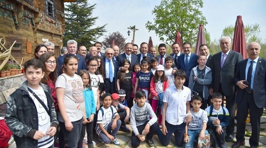 Bakan &Ouml;zhaseki Ve Ak Partili Milletvekilleri Altınk&ouml;y&rsquo;de