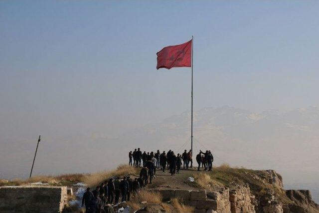 Van’ın Tarihi Ve Turistik Mekanları Mehmetçik’e Tanıtıldı