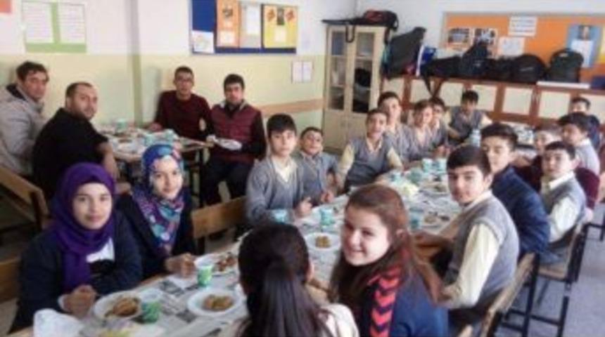 Aslanapa Ortaokulu &rsquo;yerli Malı Haftası&rsquo;nı Kutladı