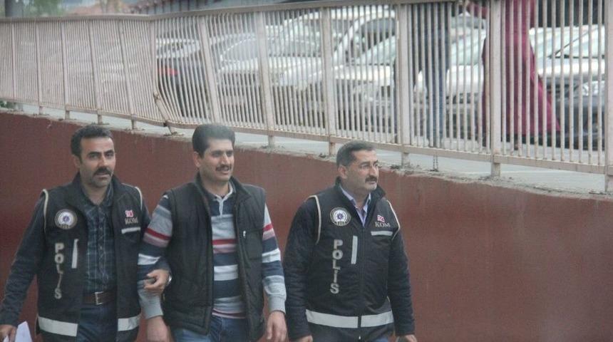 Fet&ouml;&rsquo;den İhra&ccedil; Edilen Komiser Yardımcısı Gerekli İzinleri Almadan T&uuml;t&uuml;n Satarken Yakalandı