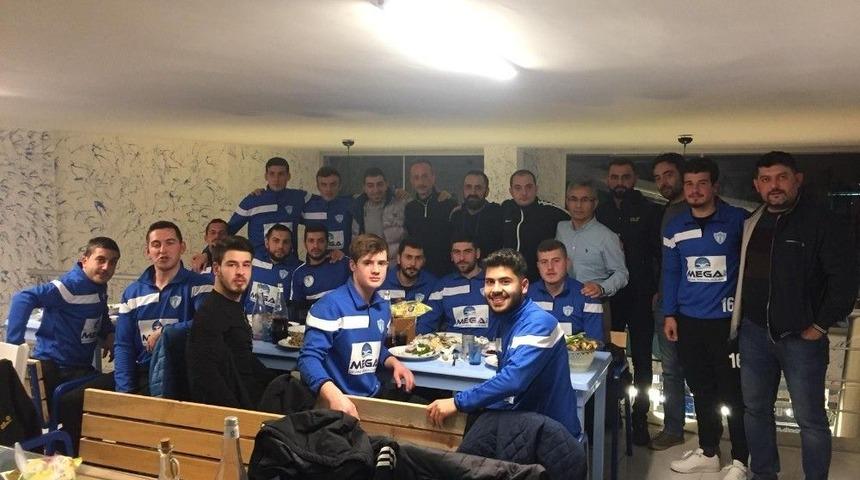 Sporcular Yemekte Bir Araya Geldi
