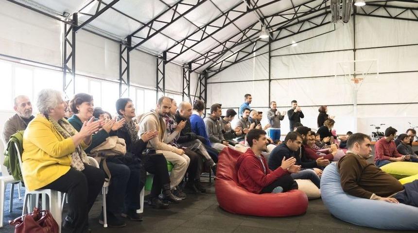 Otizmli &Ccedil;ocuklar G&ouml;n&uuml;llerince Eğlendi