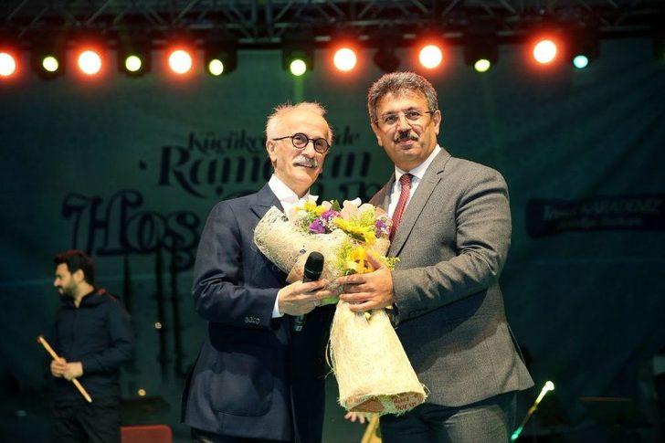 Küçükçekmece’de Sami Savni Özer Hem Kulakların Hem De Kalplerin Pasını Sildi G1