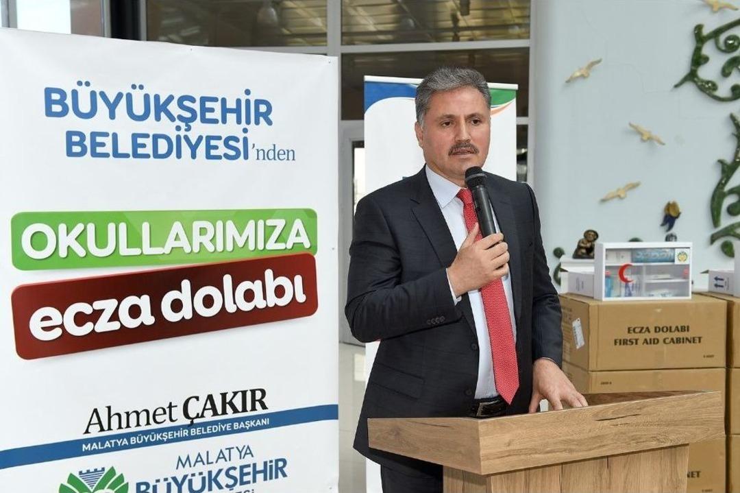 B&uuml;y&uuml;kşehirden 100 Okula Ecza Dolabı