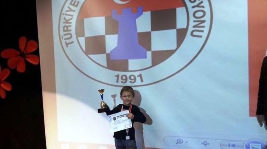 Aydınlı Furkan&rsquo;dan Satran&ccedil;ta B&uuml;y&uuml;k Başarı