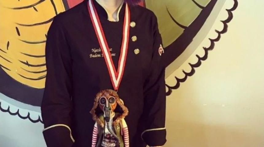 &rsquo;geleceğin Kıyafeti&rsquo; Pastası Altın Madalya Getirdi