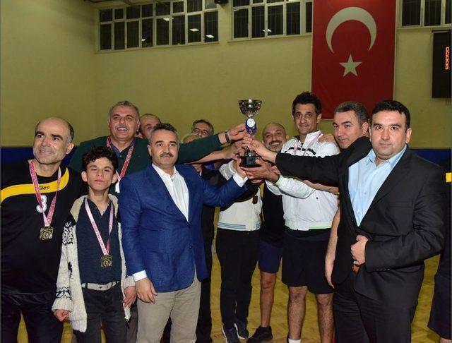 Öğretmenler Voleybol Turnuvası’nda Atatürk Anadolu Lisesi Şampiyon