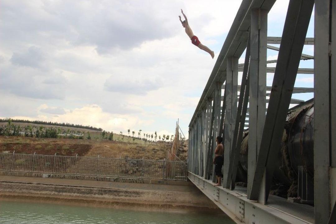 (&ouml;zel) Gen&ccedil;lerin Sulama Kanalında Tehlikeli Serinlemesi
