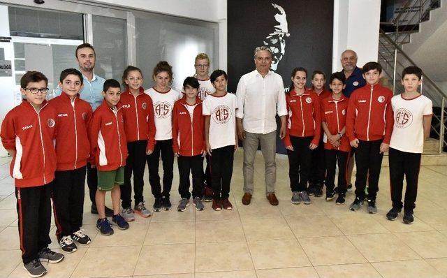 Uysal, İkiz Sporcularla Görüştü