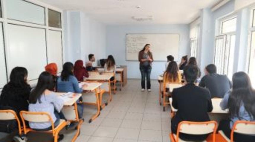 Mersin’de Belediyeden Üniversite Adaylarına Ücretsiz Kurs
