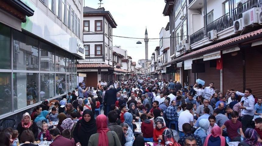 Tarihi Bedesten Çarşısında İftar Programı