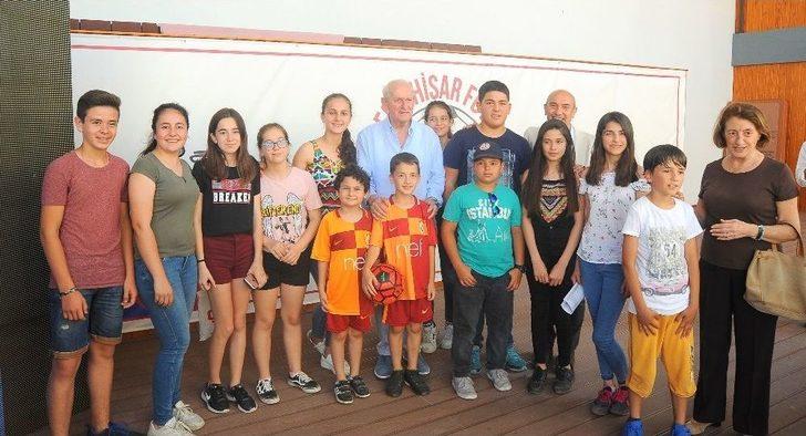 Seferihisar’da Plaj Futbol Sahasına Şenes Erzik’in Adı Verildi G3