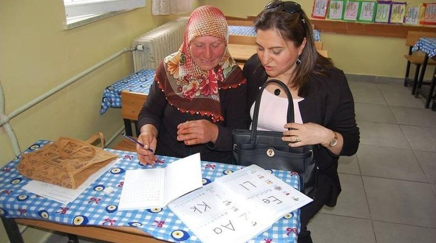 Sema &Uuml;nl&uuml; Kursiyerlerle Bir Araya Geldi